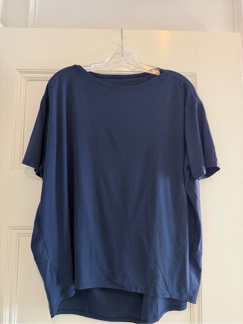 Lululemon back in action navy short sleeve top - size 8